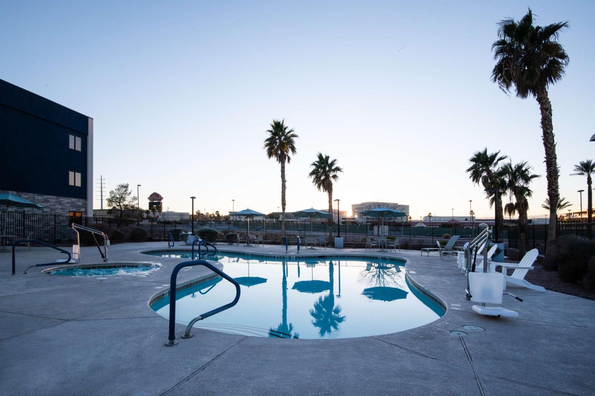 Hampton Inn & Suites Las Vegas-Henderson Exterior photo